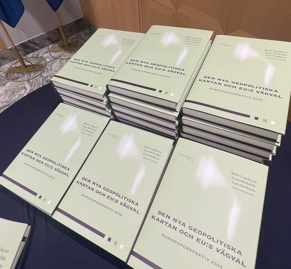 Book launch at <a href="/SwedeninEU/">Sweden in EU</a> today! With <a href="/JessikaRoswall/">Jessika Roswall</a> <a href="/SweAmbEU/">Ambassador Mikaela Kumlin Granit</a> and researchers from the 🇸🇪 Network for European Research in Political Science who contribute to this year’s Europaperspektiv: “Pitfall and Dilemmas: the EU charting its course in a new geopolitical world”.