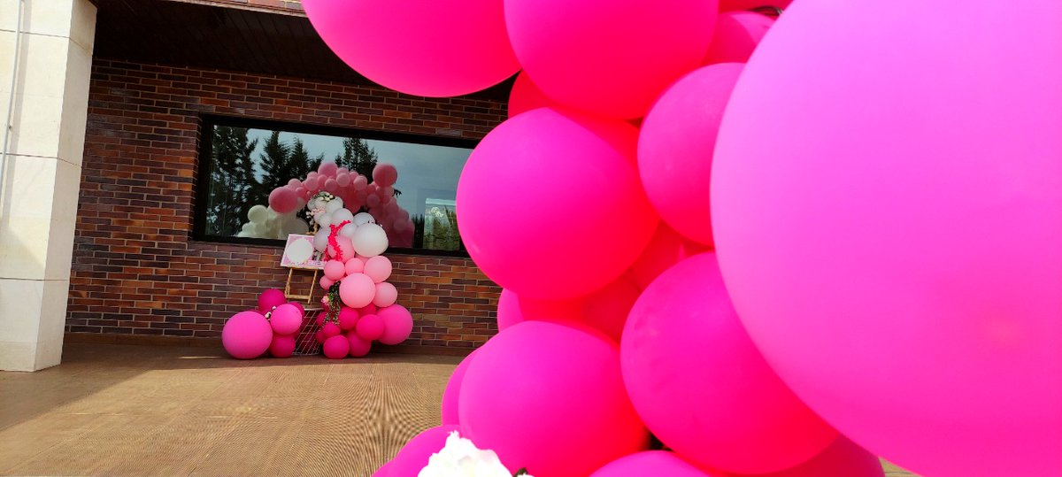 💖✨ ¡Deja volar tu imaginación y crea un espacio lleno de encanto y diversión! 🎀💕 
#DecoraciónBarbie #EstiloBarbie #barbie #DecoraciónEncantadora #eventolove #decoraciondefiesta #decoracionesenmadrid #barbieparty #cumpleaños #bodas #comuniones #babyshower #eventolove