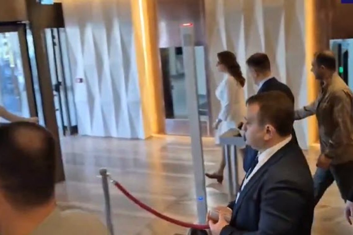 Ukraine legt Russland offiziell Friedensforderungen vor
Hal Turner, 02. Juni 2025‼️

Die Ukrainer haben Russland vor Beginn der Friedensgespräche eine Liste mit Forderungen vorgelegt.

Die Forderung ist fett gedruckt, die russische Antwort ist darunter kursiv gedruckt .

1. Ein