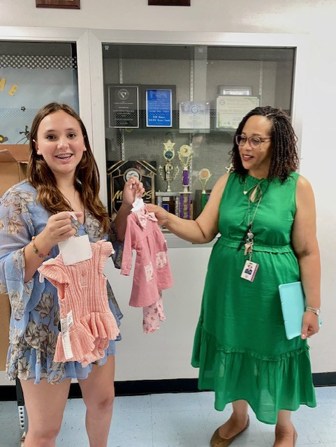 DMWCopeCenter's tweet image. Mina Boomer’s Project Ada culminating event this year @DMWCopeCenter . Thank you for sharing your IB/MYP Project with us! We truly appreciate your caring and kind spirit, Principal Edouard. #YourBestChoiceMDCPS
@MinaPresents
