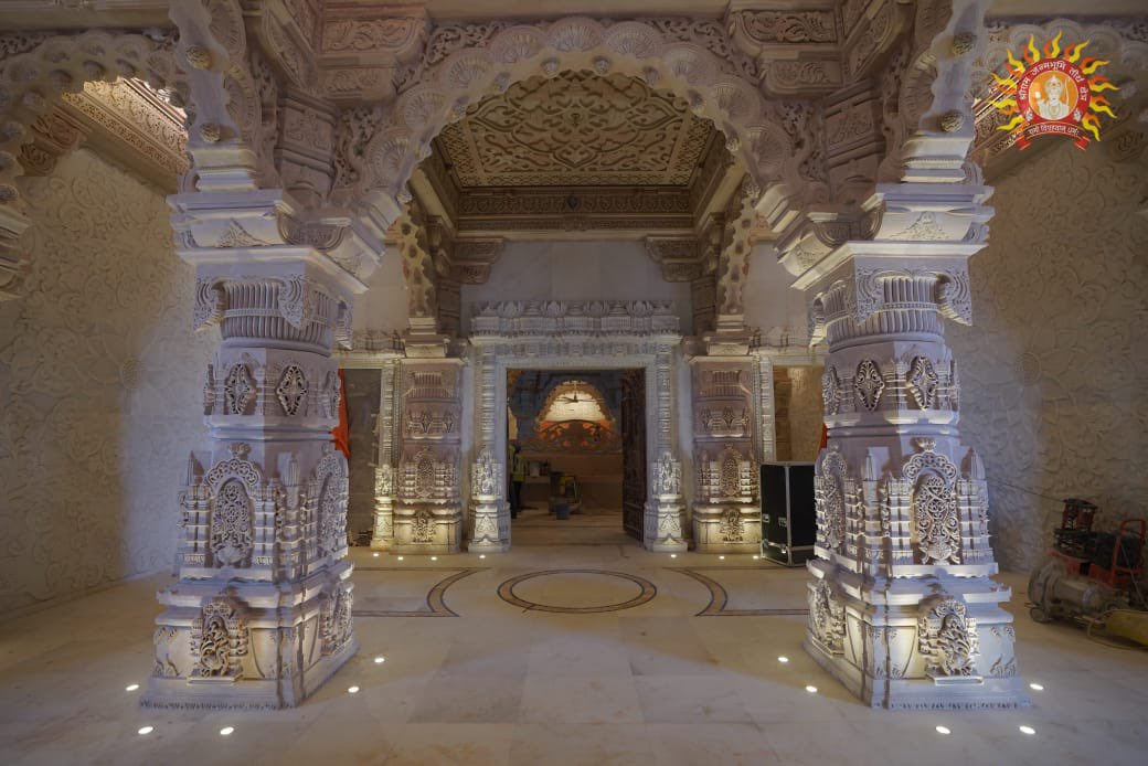 ShriRamTeerth's tweet image. श्री राम जन्मभूमि मंदिर का दिव्य स्वर्णमंडित शिखर तथा नवनिर्मित प्रथम तल
The divine, gold-adorned shikhar and the newly constructed first floor of the Shri Ram Janmabhoomi Mandir.