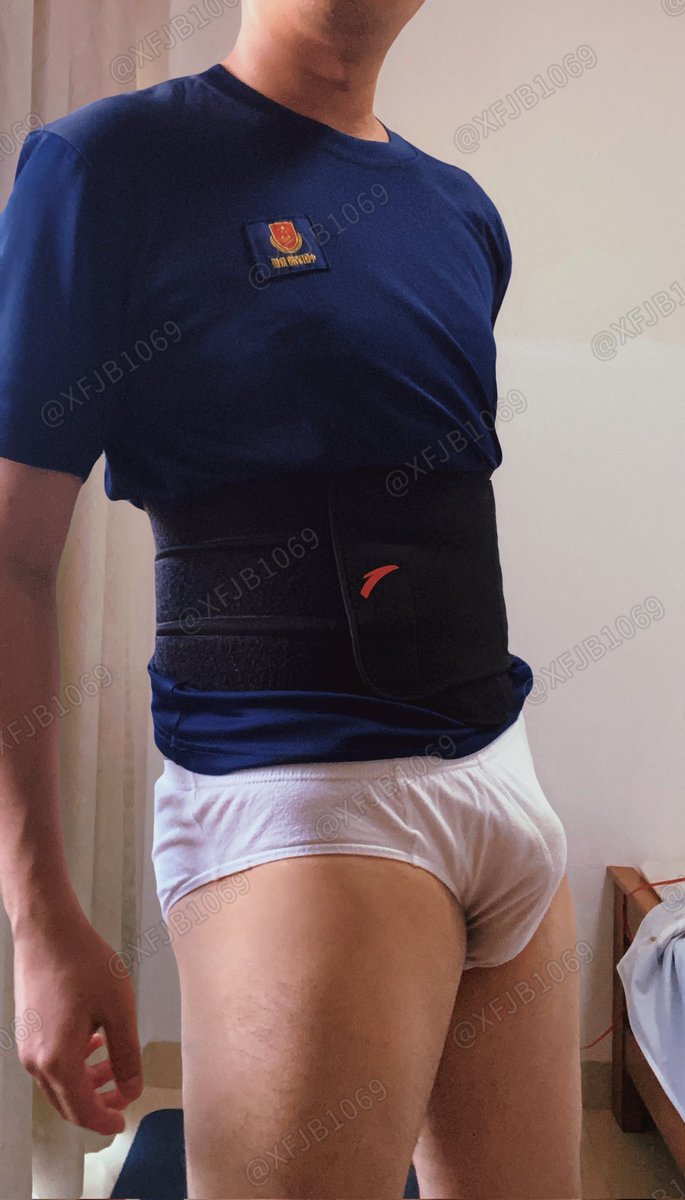 你们最近看了桥诘圣的鸡巴，觉得我跟他谁的更大更粗一点🍆
