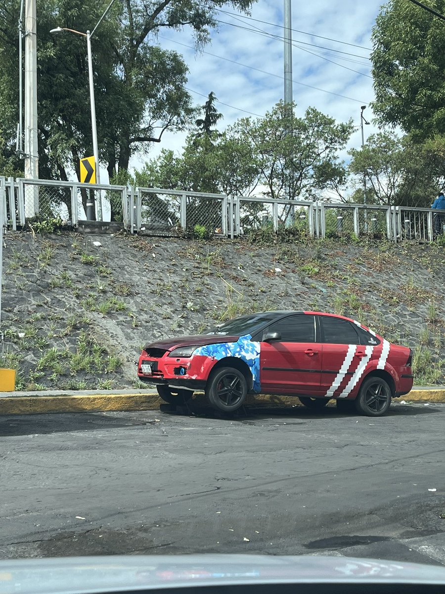 Reportan que en la cuchilla de Insurgentes Sur y Congreso junto con Magisterio, es un chiquero, lleno de basura, maleza, ambulantaj, y un taller poniendo sus coches y luego porque hay tanto tráfico <a href="/UCS_GCDMX/">Unidad de Contacto del Secretario SSC CDMX</a> <a href="/TlalpanAl/">Alcaldía Tlalpan</a> <a href="/Gabyosoriohdz/">Gaby Osorio</a> <a href="/Claudiashein/">Claudia Sheinbaum Pardo</a> <a href="/ClaraBrugadaM/">Clara Brugada Molina</a>