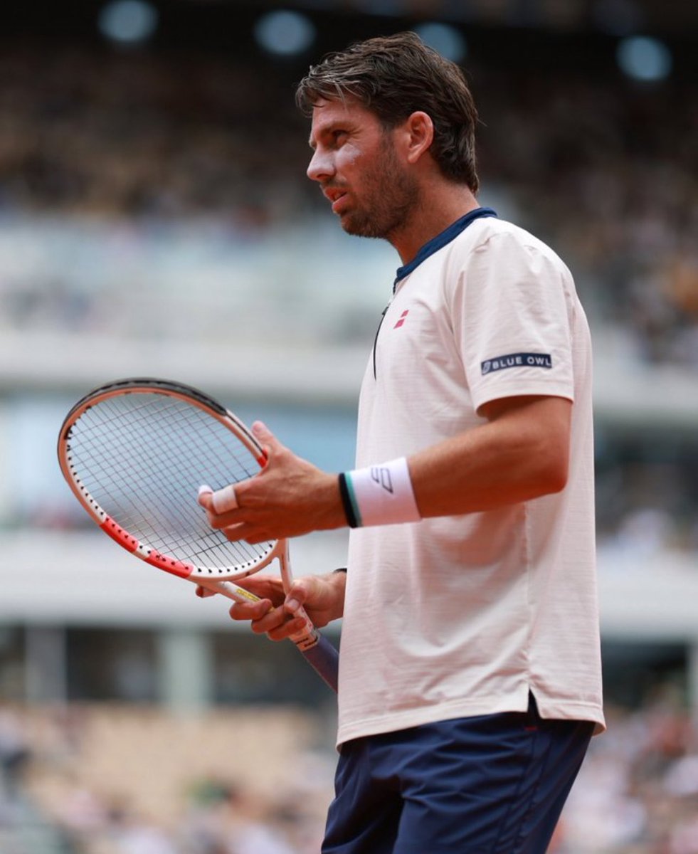 It’s a disappointing performance from Cam Norrie🇬🇧 who sees himself crash out of Roland Garros in the 4th round against Novak Djokovic🇷🇸

But apart from today still a great tournament with him building some momentum again🇬🇧🙌🏼

📸<a href="/the_LTA/">LTA</a>