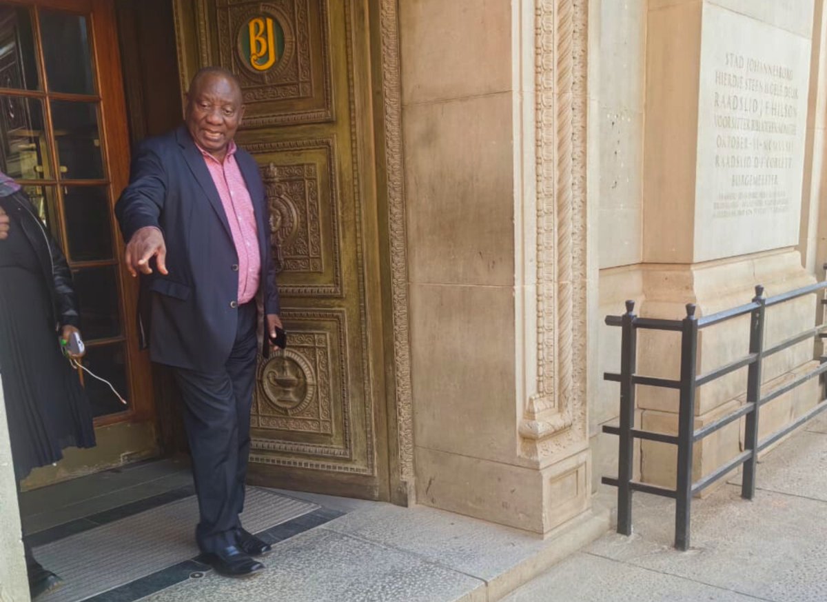 JDA_joburg's tweet image. 📚🇿🇦 President Visits Joburg City Library!
President @CyrilRamaphosa made a visit to the Johannesburg City Library to see firsthand the progress following the successful completion of Phase 1 of the library’s restoration.
During his walk-through, the President engaged with…