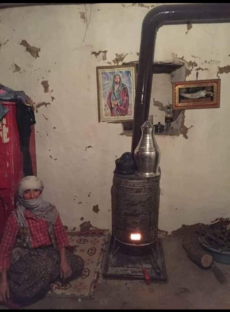 Bu topraklarda; kestiği yenmez, komşuluk yapılmaz, kız alınmaz verilmez, pişirdiği yenmez, mum söndü  iftirası ve daha birçok saygısızlık ve hakaret  Kürtlere değil alevilere yapılmıştır, devam etmektedir. İşte ırkçılık yani ötekileştirme tamda budur ve ırkçılık Kürtlere,