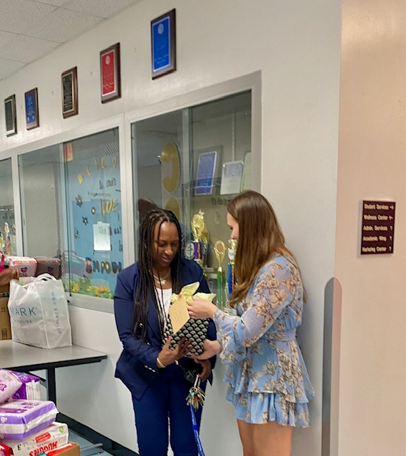 DMWCopeCenter's tweet image. Mina Boomer’s Project Ada culminating event this year @DMWCopeCenter . Thank you for sharing your IB/MYP Project with us! We truly appreciate your caring and kind spirit, Principal Edouard. #YourBestChoiceMDCPS
@MinaPresents