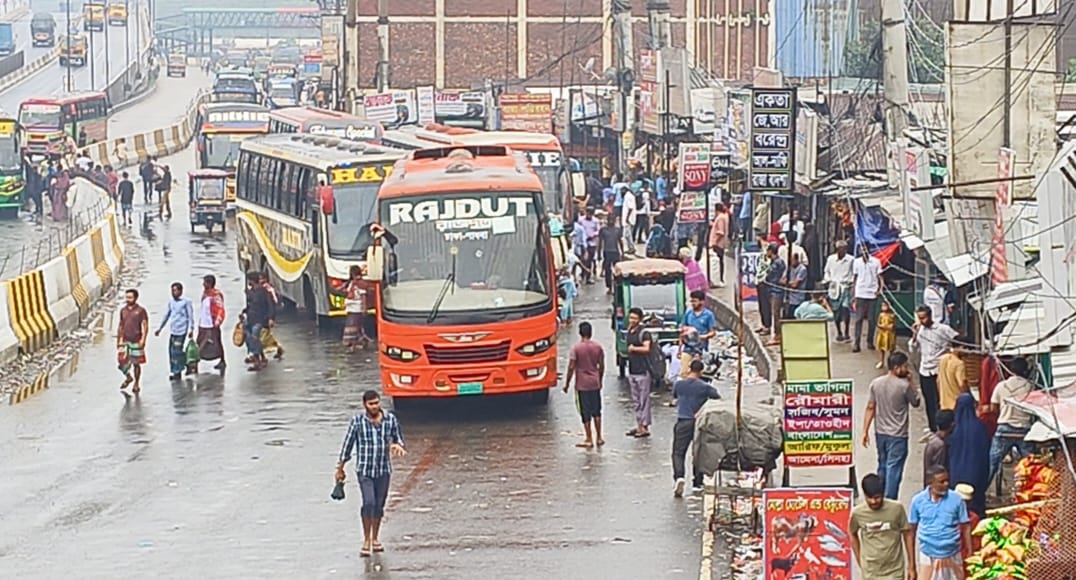 চন্দ্রা মহাসড়কে ঈদযাত্রায় বাড়ছে চাপ, নিরাপত্তা জোরদার