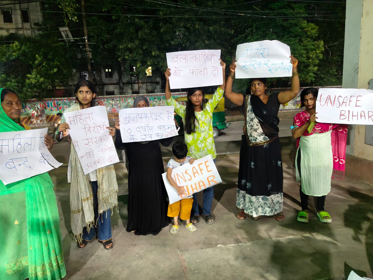 मुज़फ़्फ़रपुर की दर्दनाक घटना ने एक बार फिर महिलाओं की सुरक्षा पर सवाल खड़े कर दिए हैं।
शक्ति अभियान की महिलाओं ने पटना में विरोध प्रदर्शन कर इस अन्याय के खिलाफ़ आवाज़ बुलंद की और दोषियों को सख़्त सज़ा देने की माँग की।

हमारी माँग साफ़ है –
👉 महिलाओं के खिलाफ हिंसा पर तत्काल