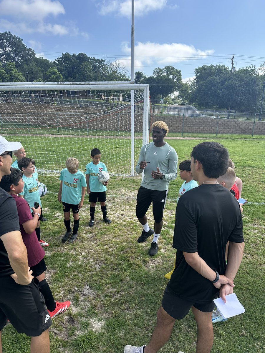 Huge thank you to Gyasi Zardesfor coming out to camp and hanging out with us this morning!
