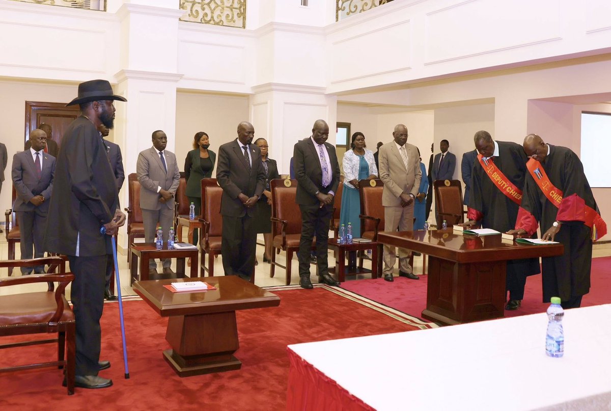 President Kiir presided over the swearing-in of Dr. Benjamin Baak Deng as the new Chief Justice, assuming the country's highest judicial office. He is joined by his deputy, Laku Tranquilo Nyombe. Supreme Court Justice Dr. James Alala Deng administered the oath. #SouthSudan