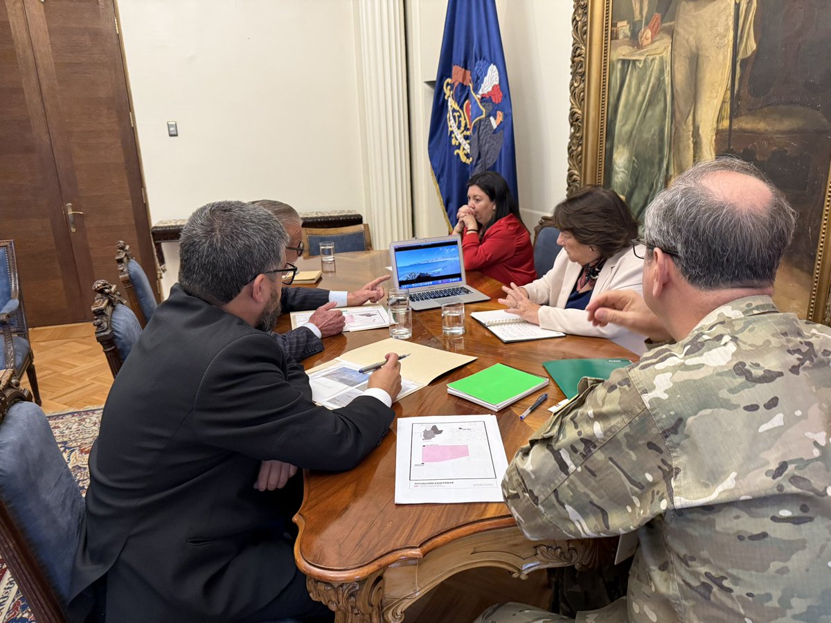 🔴 <a href="/jaimearaya/">DiputadoJaimeAraya</a> Diputado y el Alcalde de #Taltal Mario Acuña, se reúnen con la Ministra de Defensa Adriana Delpiano y el Jefe del Eº Mayor, para pedir que la #Armada deje los ejercicios militares en Playas Cifuncho y Las Tórtolas, para abrir ambos sectores al #turismo
#Antofagasta