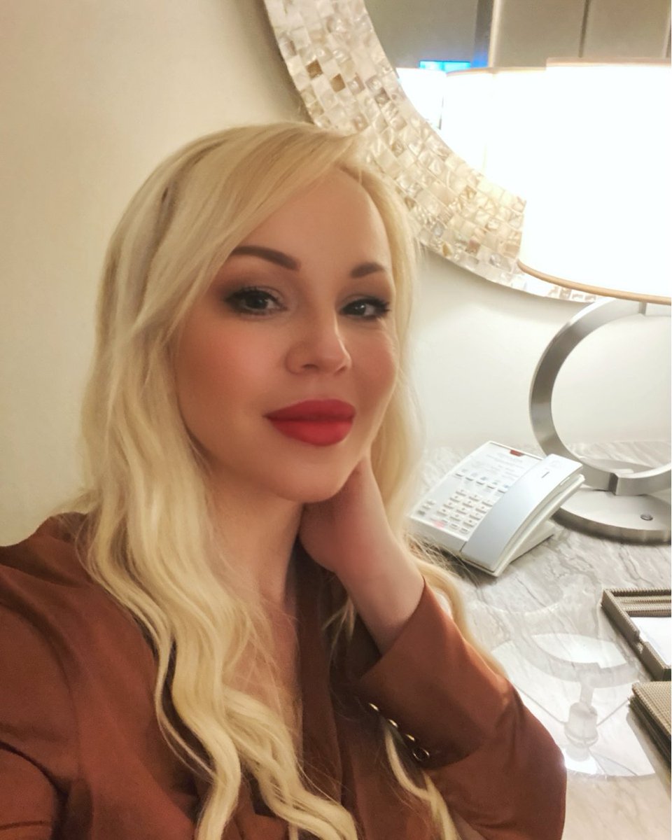 You weren’t meant to be everything to everyone.

And yet—how often do we say yes out of guilt… and no to the things that actually move us forward?

Here’s the truth I’ve had to learn (sometimes the hard way):

People-pleasing is not generosity. It’s self-abandonment in disguise.