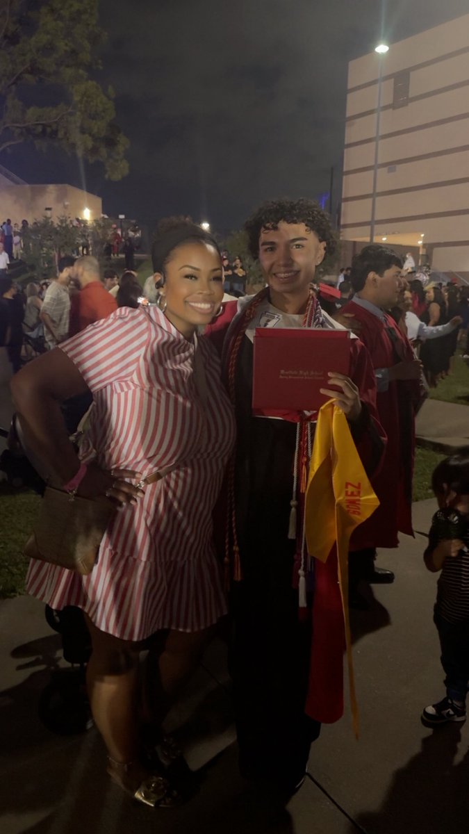 The Difference a Year Makes. Last year he invited me to lunch this year my former student invited me to graduation.  It was my absolute honor. I beam with pride. Over 257k in Scholarships and he is going to my Alma Mater UH 😩👏🏾👏🏾👏🏾🙌🏾🐾. #GoCoogs #Mustang Proud ❤️ 🖤🐎