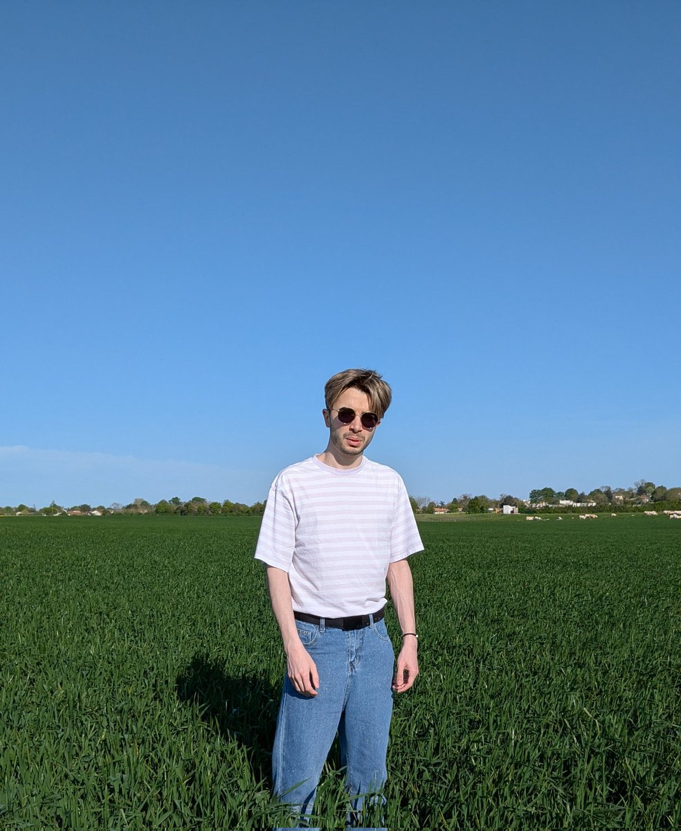 Nouvel EP "Dans L'idée" ce vendredi 🏸✨
distrokid.com/hyperfollow/ib…