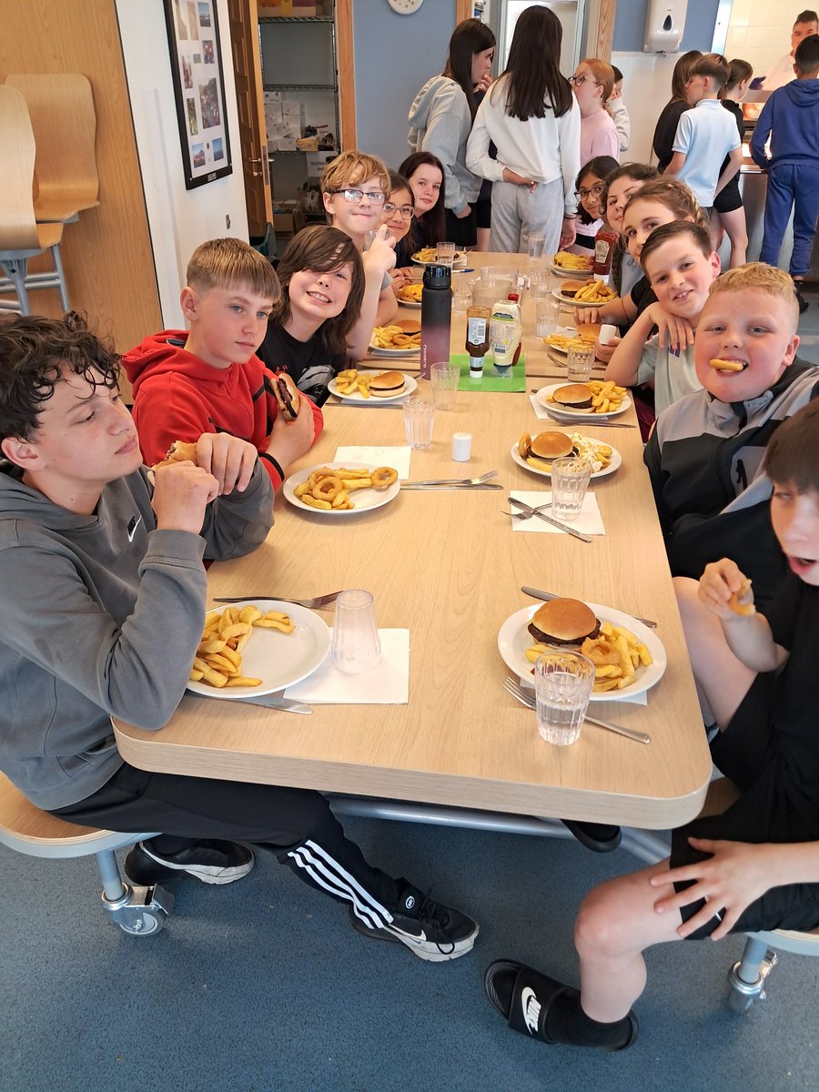 glebeps's tweet photo. Dinner time @ArranOutdoor ๐๐๐ฅ๐ง๐ง #glebies https://t.co/OWuxGt6Cmf
