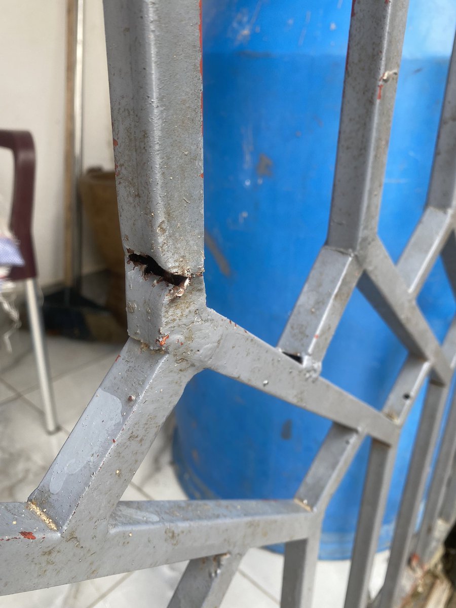 MichMbumba's tweet photo. Son excellence @DMukokoSamba , nous tes frères et sœurs de Bianda, plus précisément avenue Marie-chaste, Bambous vert et Antenne nécessitons de votre intervention. Nous sommes victimes des plusieurs visites nocturnes de personnes mal intentionnées 
@Presidence_RDC @ https://t.co/VB9wtRAWJp