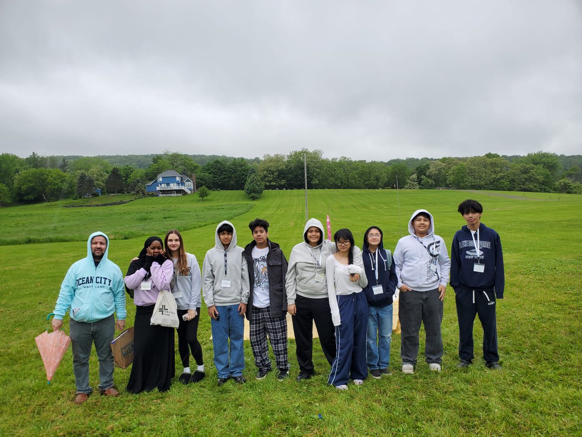 uascs's tweet photo. 🚀 #UASCS Junior-Senior High students showed off their STEM skills at the @MOSTSyracuse CNY Rocket Team Challenge! Seven teams designed, built &amp; launched rockets while exploring real-world engineering concepts. We're so proud of their hard work and innovation!

@CharterEmpire https://t.co/rjDV07expt