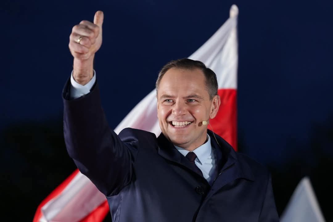 mstalarek's tweet photo. Tak, zwątpiłem, bo zapomniałem, że Pan Bóg ma swój własny plan, a moje - nasze drogi, nie są Jego drogami. Przepraszam. Dziękuję.

Karol #Nawrocki został naszym Prezydentem Najjaśniejszej Rzeczpospolitej Polskiej. Wzruszenie ciągle odbiera mi mowę i ściska gardło. DEO GRATIAS! https://t.co/a2Ahi3gFCf