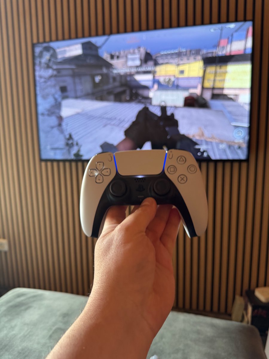 DarkControllers tweet media