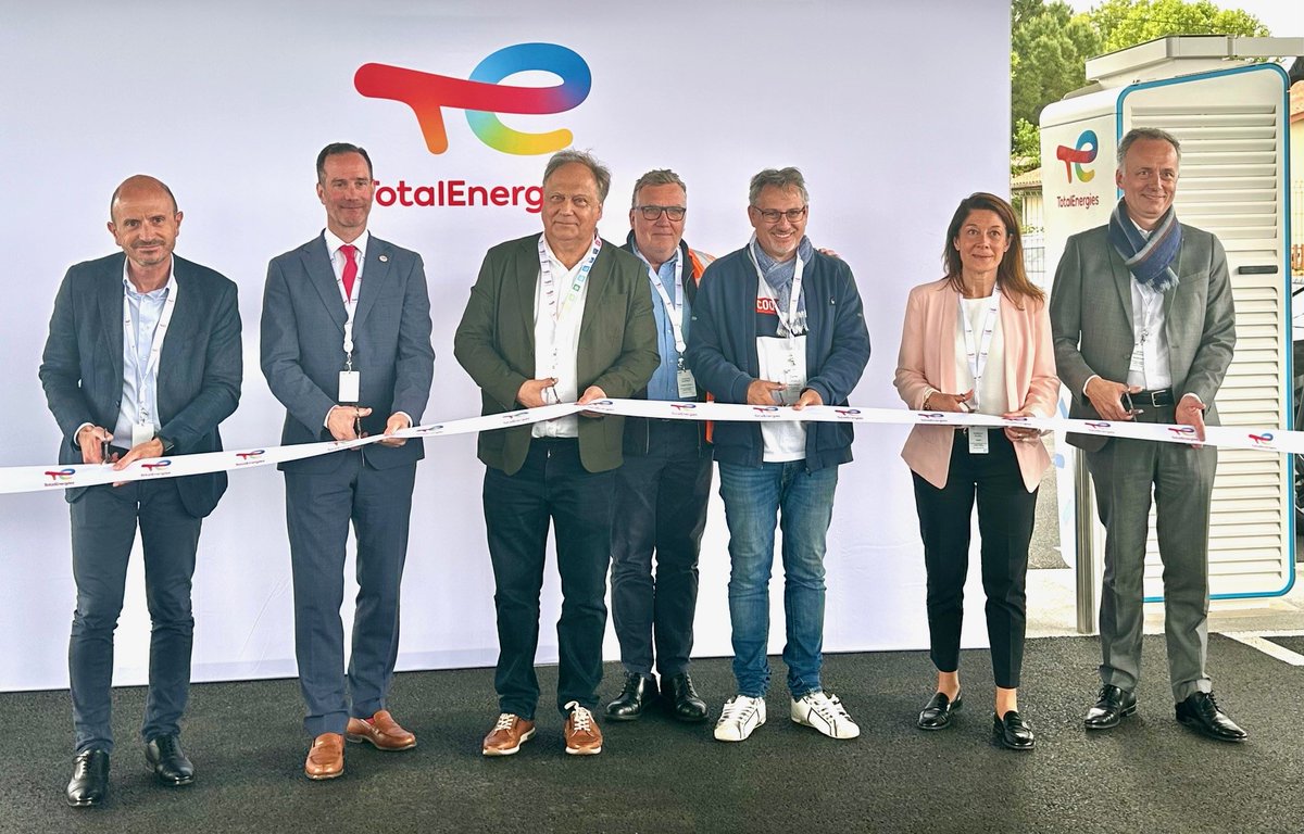 TotalEnergies France (@totalenergiesfr) on Twitter photo 🚗⚡<a href="/TotalEnergies/">TotalEnergies</a> ouvre la 1ère station 100% #électrique de Nouvelle-Aquitaine à Bordeaux Mérignac !
🔋12 bornes ultra-rapides⚡(300 kW), alimentées en électricité 100% renouvelable.
Recharger 80% en 20 min, c’est possible ! #RechargeÉlectrique #Mobilité 🚗⚡<a href="/TotalEnergies/">TotalEnergies</a> ouvre la 1ère station 100% #électrique de Nouvelle-Aquitaine à Bordeaux Mérignac !
🔋12 bornes ultra-rapides⚡(300 kW), alimentées en électricité 100% renouvelable.
Recharger 80% en 20 min, c’est possible ! #RechargeÉlectrique #Mobilité