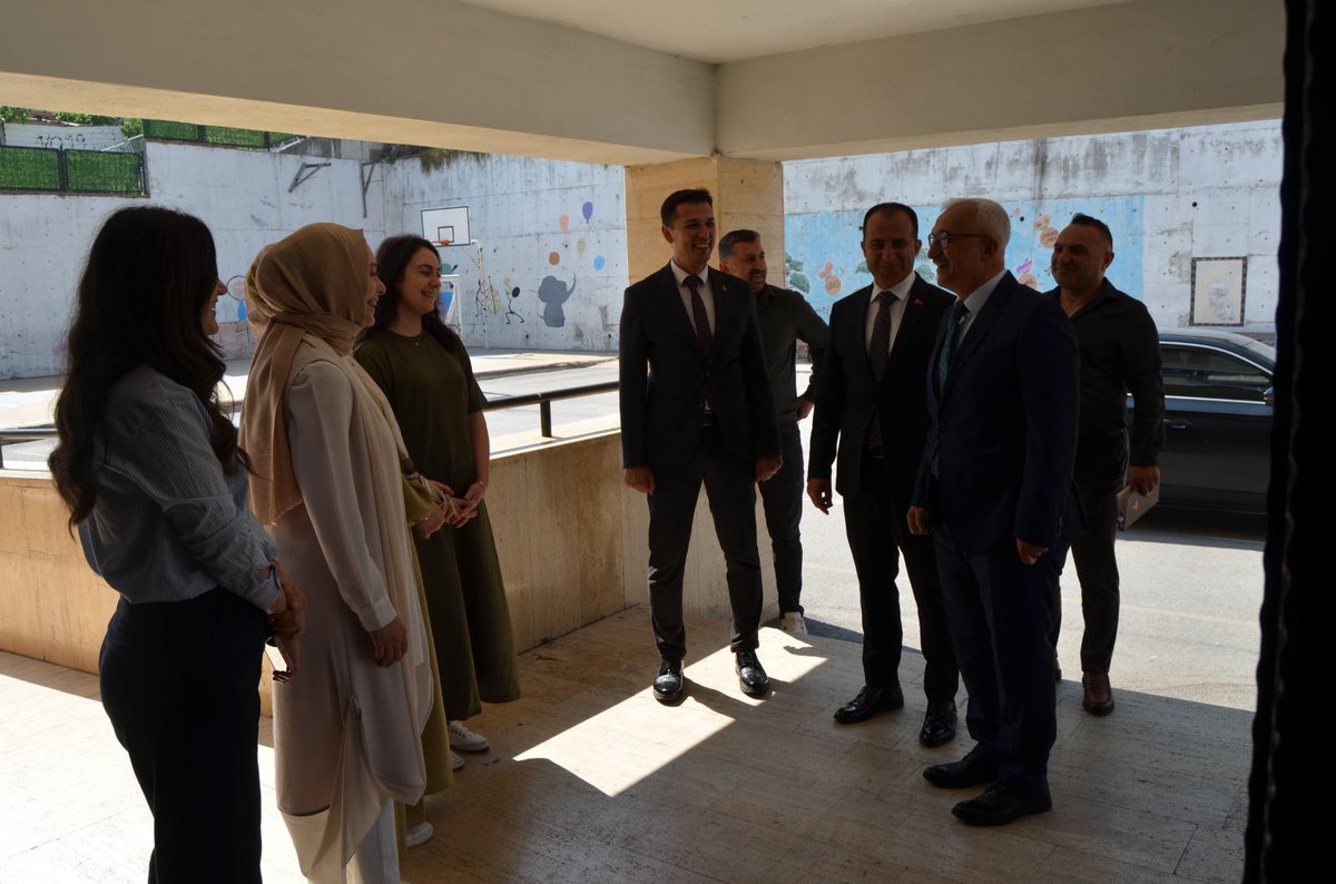Kaymakamımız Sayın <a href="/MehmetAOzyigit/">Mehmet Ali Özyiğit</a> beraberinde <a href="/gebzemeb/">Gebze Milli Eğitim Müdürlüğü</a> Müdürü Şenol Pekgöz ile Farabi İlk/Ortaokulunu ziyaret etti. Öğretmenler odasında okul idarecileri ve öğretmenler ile toplantı yapan Kaymakamımız, eğitim-öğretim faaliyetleri hakkında bilgi aldı. 
<a href="/kocaelivaliligi/">TC Kocaeli Valiliği</a>