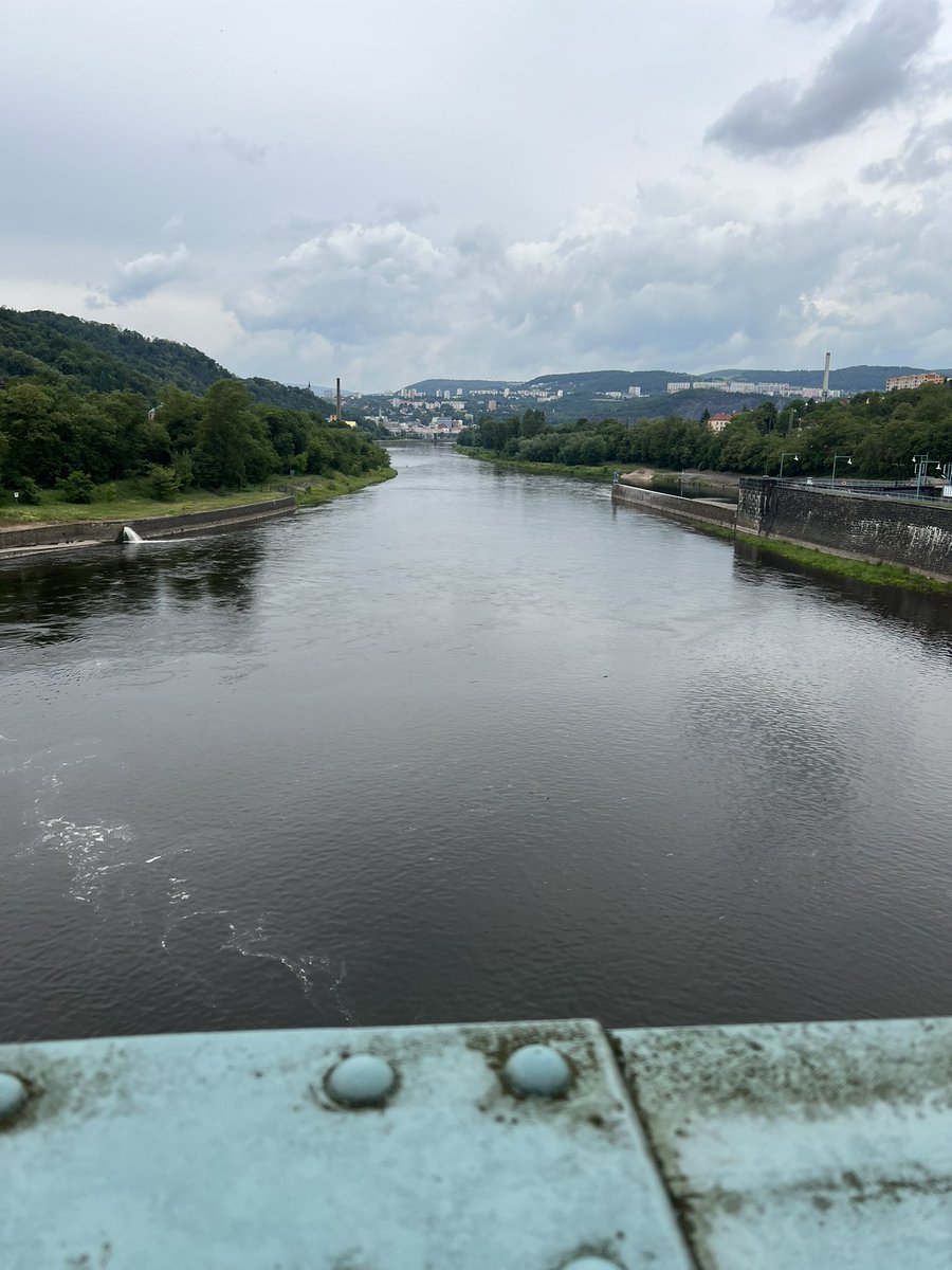 Pohled ze zatím posledního plavebního stupně na Labi <a href="/PovodiLabe/">Povodí Labe</a> . Věříme, že potenciál řeky, která nás spojuje s Evropu🇪🇺bude pro vodní dopravu⚓️⛴️🛥️využit a plavebního stupně Děčín se dočkáme. #vnitrozemskaplavba #plavebnistupendecin