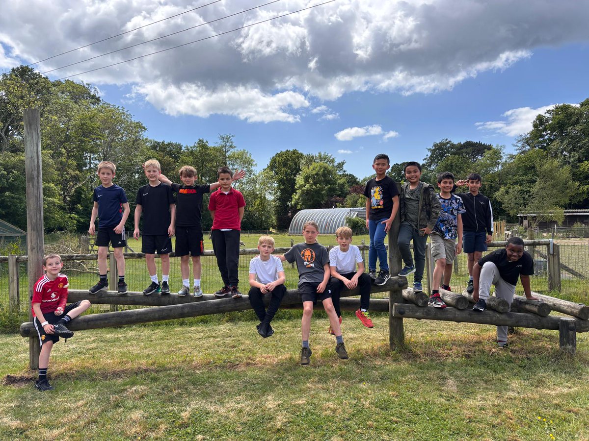 The sun is still shining and the children are still smiling! Yr5 are familiarising themselves with the site at Beaulieu 🤩