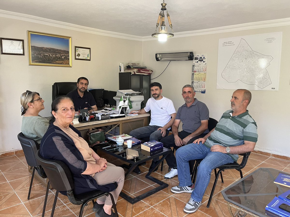 “Belediye Meclis Üyeleri arkadaşlarımızla birlikte Yeşilyurt Mahallesi Muhtarı Sn. İrfan Açıkbaş’ı ziyaret ettik. 

Mahallemizin çöp, imar, deprem sorunlarına dair fikir alış verişinde bulunduk. Yeşilyurt mahallemizin sorunlarının çözümü için var gücümüzle çalışacağız.”