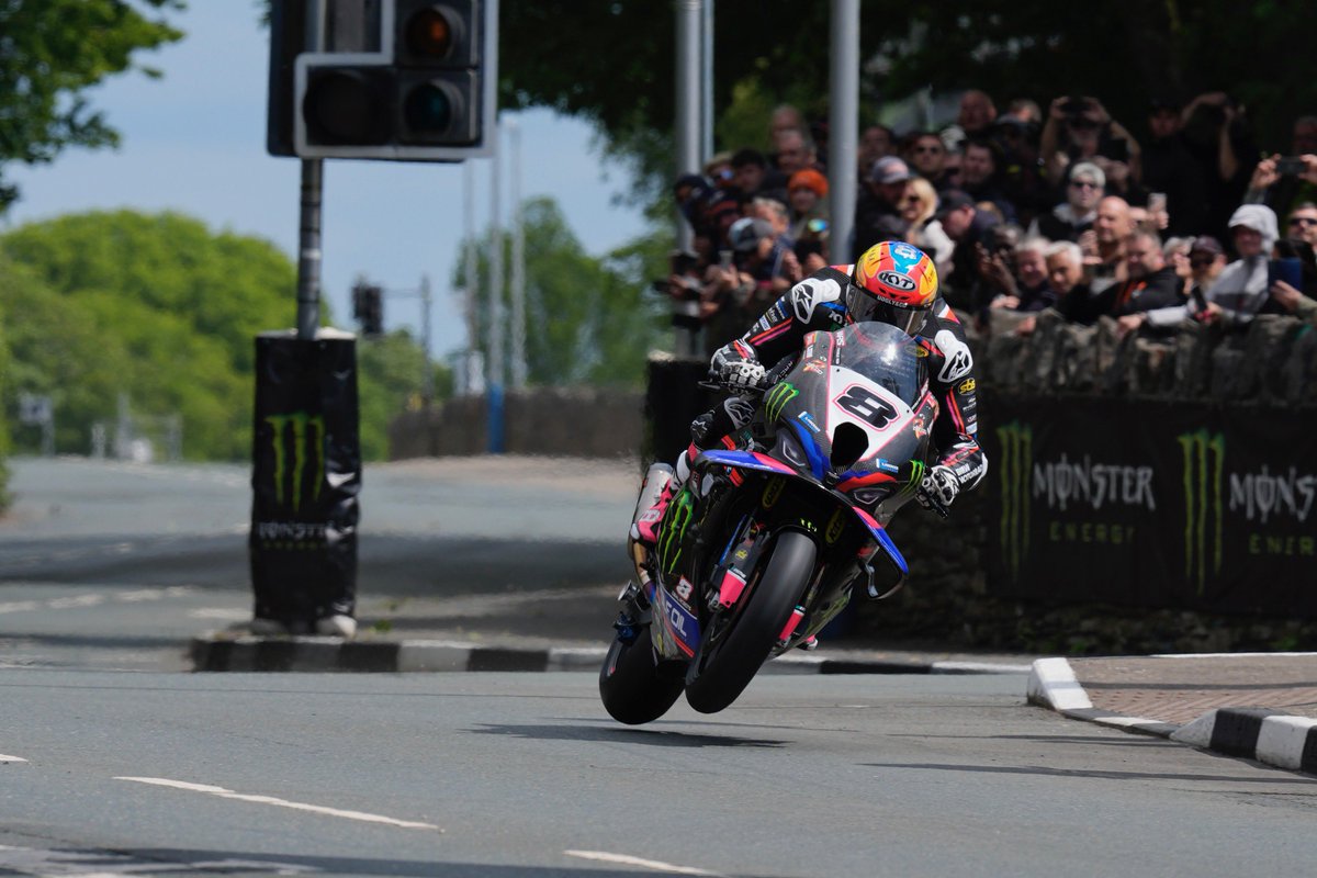 Davey reigns supreme in a tense Superbike tussle! Michael Dunlop crosses the line first on the road but takes second in the race, with Dean Harrison third! 👊🏻❤️

#TT #IsleOfManTT #TT2025