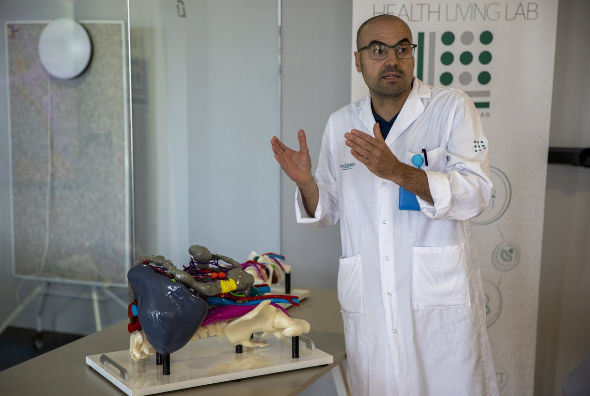 🔬 Els cirurgians de #SonEspases ja operen dins el cos... abans d’entrar a quiròfan!

🧠👓 Amb IA, 3D i realitat virtual, planifiquen cirurgies com si fossin simuladors de F1.

🏥 #SonEspases revoluciona la cirurgia oncològica i ho presenta a l’#InnovationDay25! #Salut #ibsalut