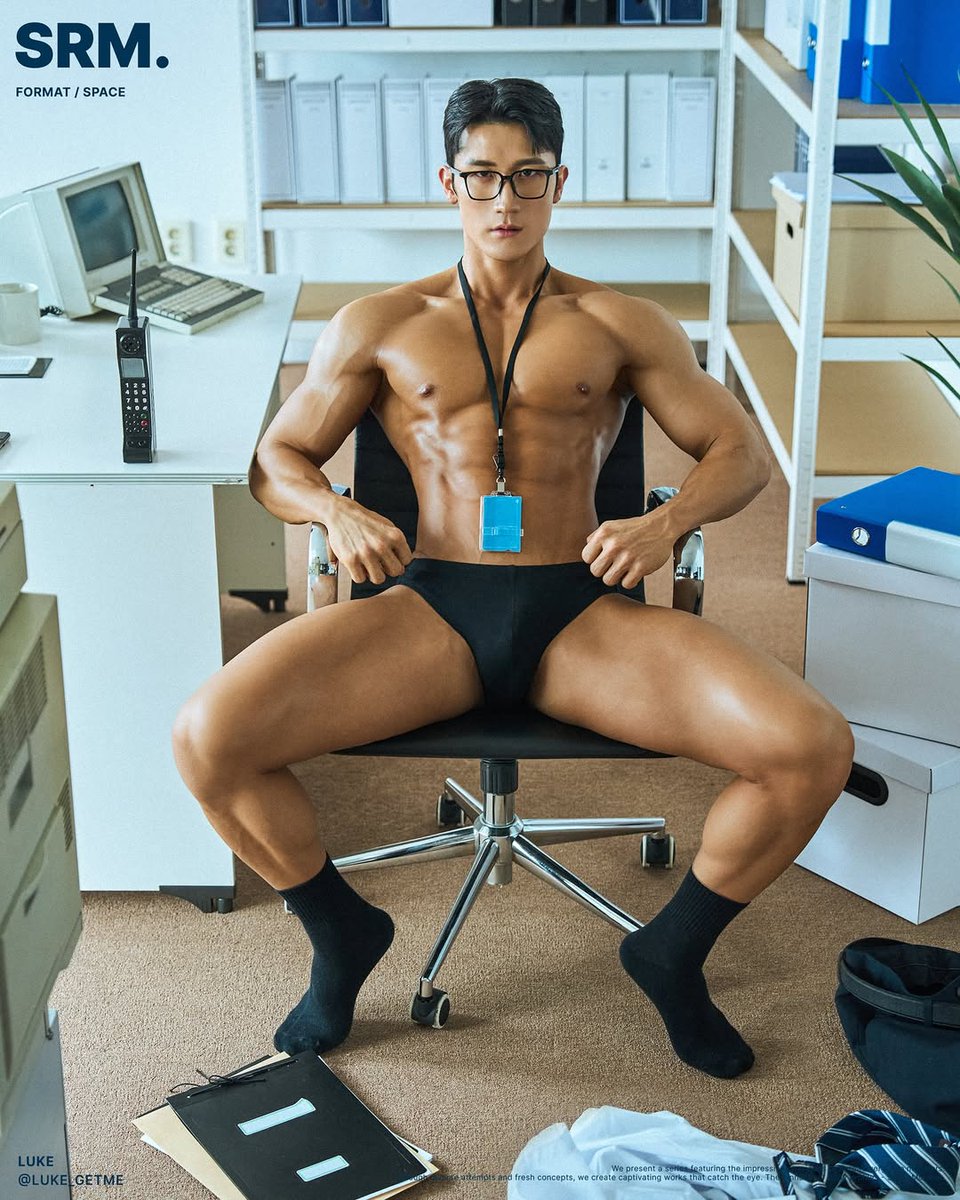 星期一返工特別辛苦，唯有靠自己性幻想頂住
IG: luke_getme

#韓國猛男 #寫真猛男 #大隻仔 #壯男 #靚仔 #帥哥 #男神 #OPPA