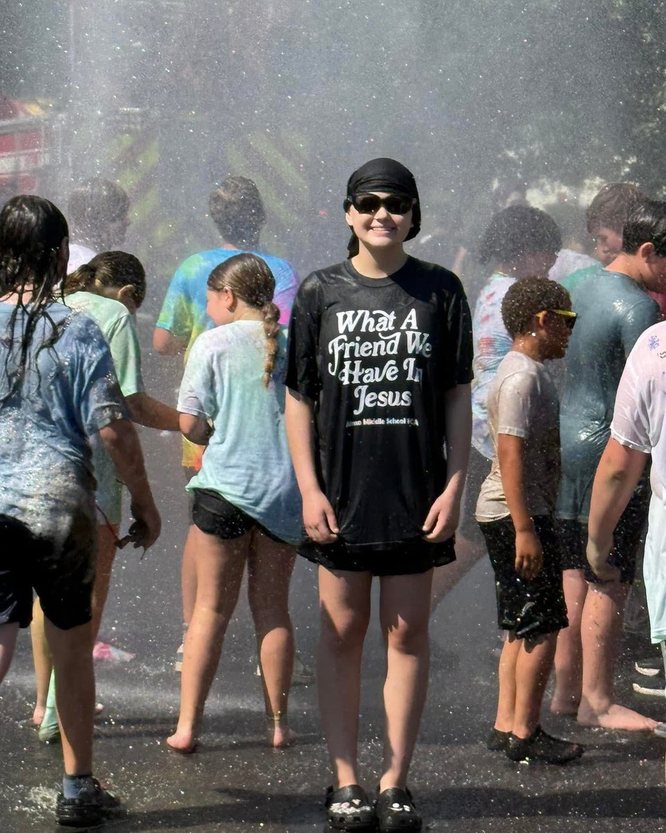 Praying Airedales, please cover Alexis and her medical team! The next step in her journey is a major surgery today!! Let’s commit to stand in the gap for her as she recovers and continues to fight. Asking God to show off! We are expecting miracles! 💚