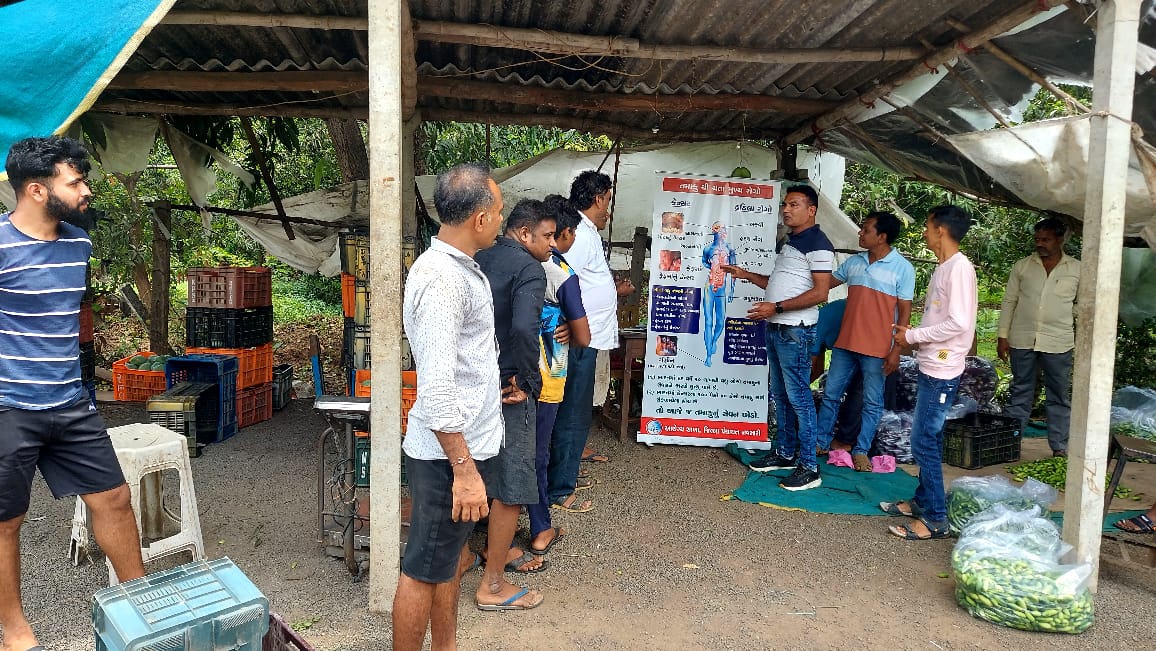 “વિશ્વ તમાકુ નિષેધ દિવસ” નિમિત્તે નવસારી જિલ્લા આરોગ્ય વિભાગના પ્રા.આ.કે. આછવણી  દ્વારા  તમાકુયુક્ત પ્રોડક્ટના સેવનથી સ્વાસ્થ્યને થતા નુકસાન અંગે માહિતી આપવામાં આવી. #WorldNoTobaccoDay #UnmaskingTheAppeal #QuitSmoking #HealthyLiving