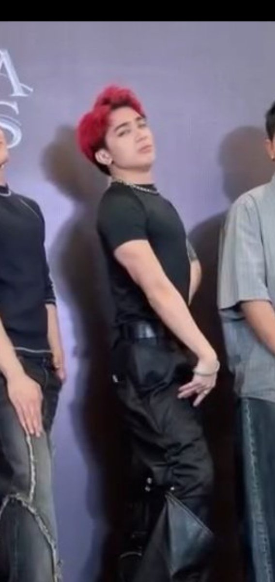 lumabas bigla si Joshwita😭

<a href="/SB19Official/">SB19 Official</a> #SB19
#SaWWorldTourPH