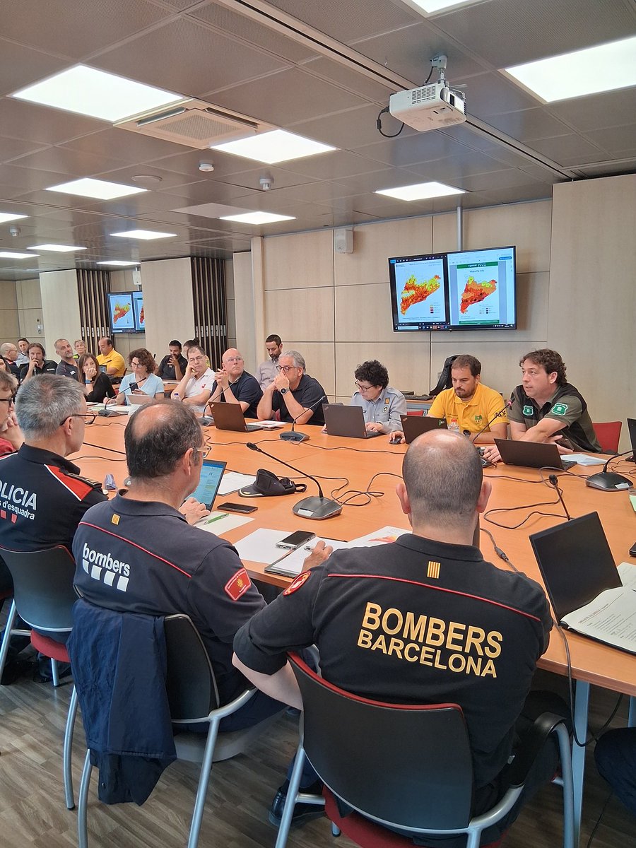 Protecció civil tweet media