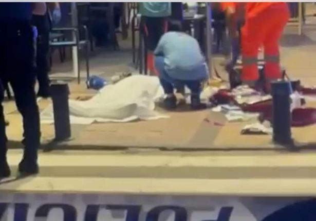 CCTV shows gangland gunman storm Spanish bar before shooting Glasgow hoods 

dailyrecord.co.uk/news/scottish-…