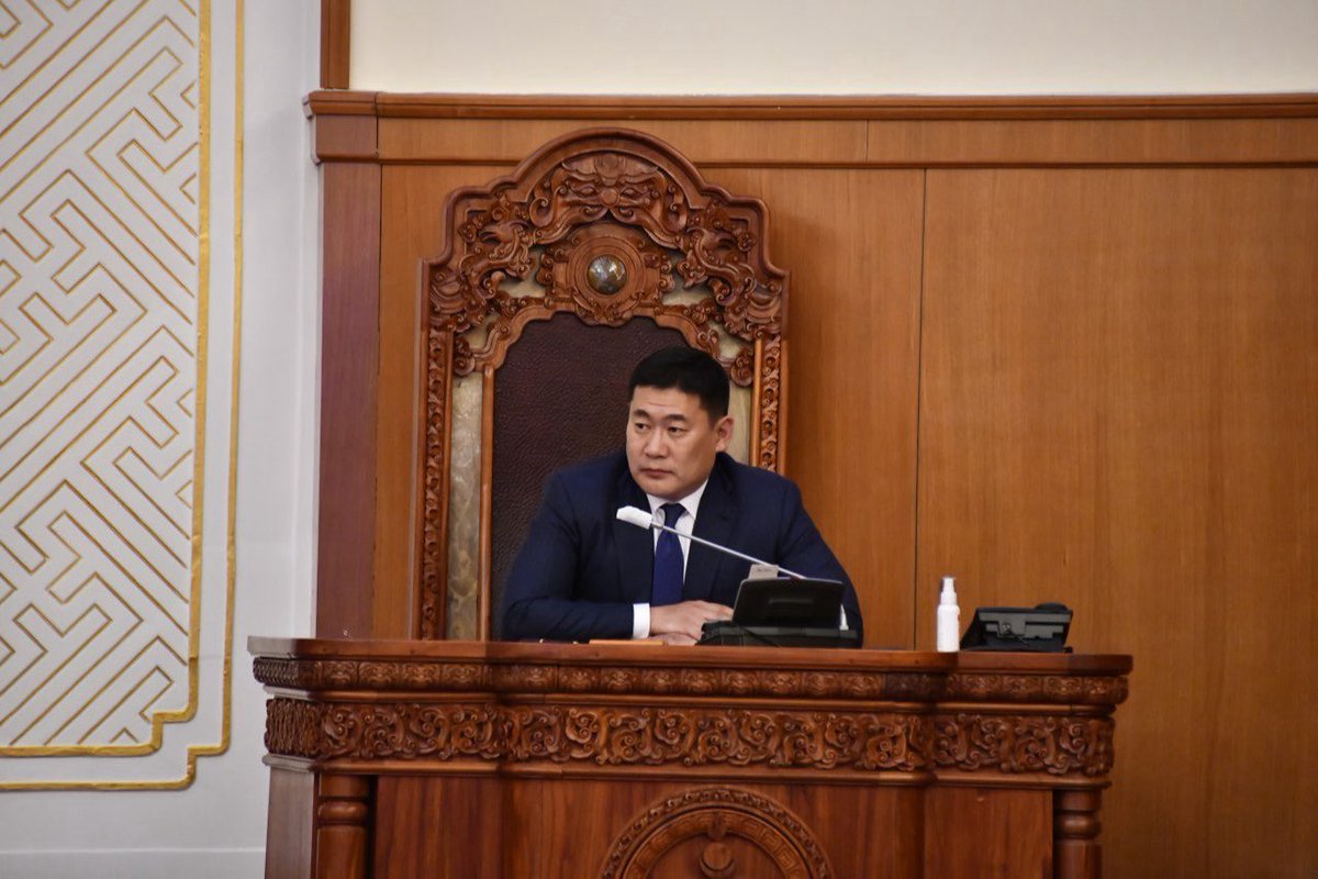 Ямар ч асуултад “аан ийм учиртай юм байна” гэж итгэл төрөхөөр хариулдаггүй ээ. Асуудал асуудал асуудал л гээд байна