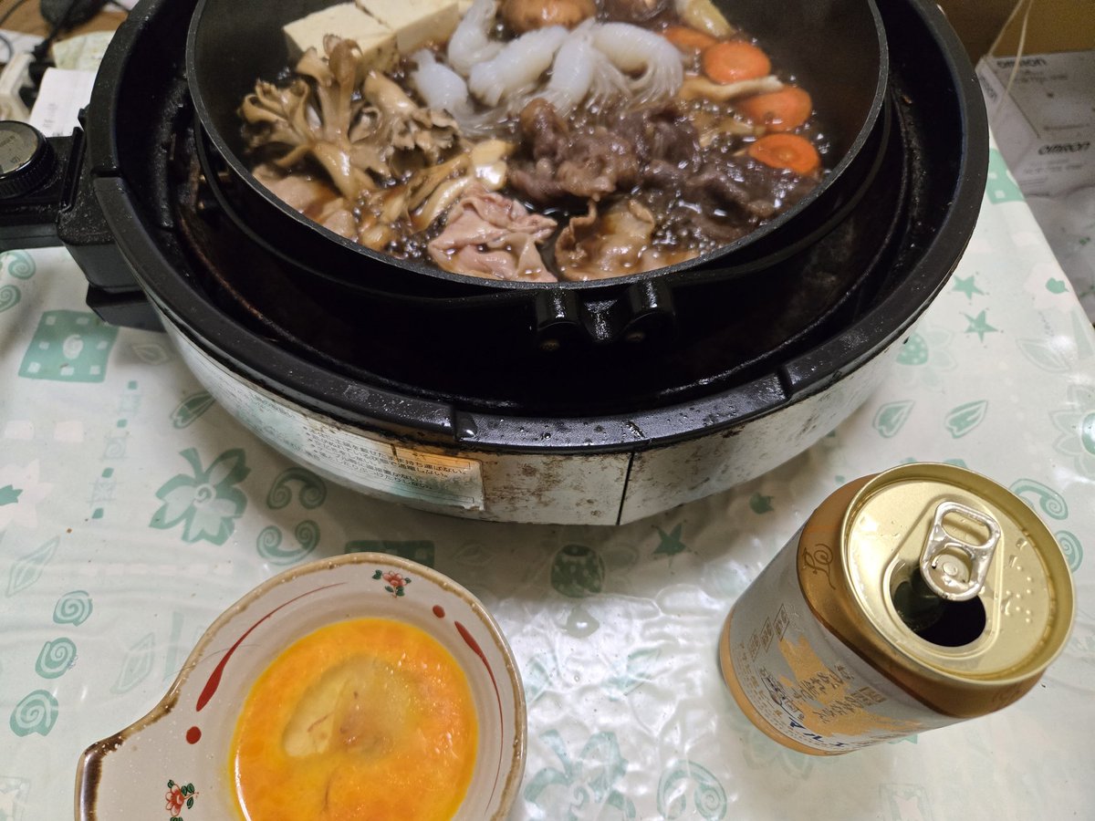 今日の検査に備えて４日間酒断ちしていたので早速🍺
スーパーに行くとグラム980円の肉が３割引。保留して別のスーパーで半額豚肉を買って戻ると半額になっていたので即採用。卵もちょっといいのを買いました