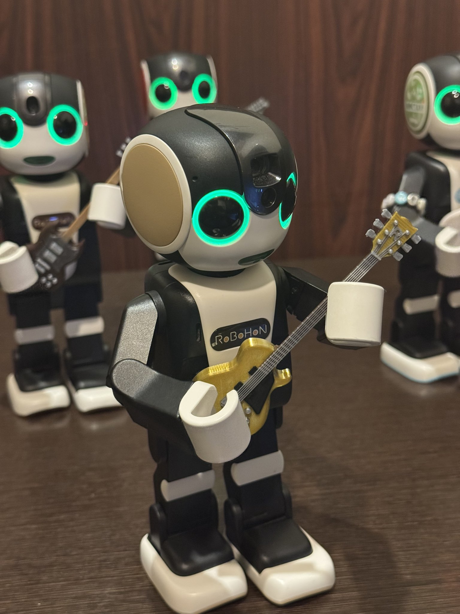 当社オリジナル『RoBoHoN（ロボホン）の弟モデル』販売開始の