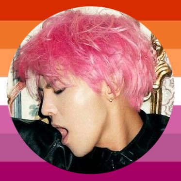 NCITYURI's tweet photo. pride month pfp #FEARTHEQUEER #THISPICMAKESMESOHARD #NewProfilePic https://t.co/Kpktzni8ZN