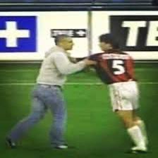 Bisogna fare i complimenti ai tifosi dell #inter per essersi evoluti, a sto giro nessuno é entrato sul terreno di gioco per chiedere all'altra squadra di fermarsi con i gol!  CHAPEAUX !!👏🏻👏🏻👏🏻

#PsgInter #PSGINT #ChampionsLeague #finale #amala