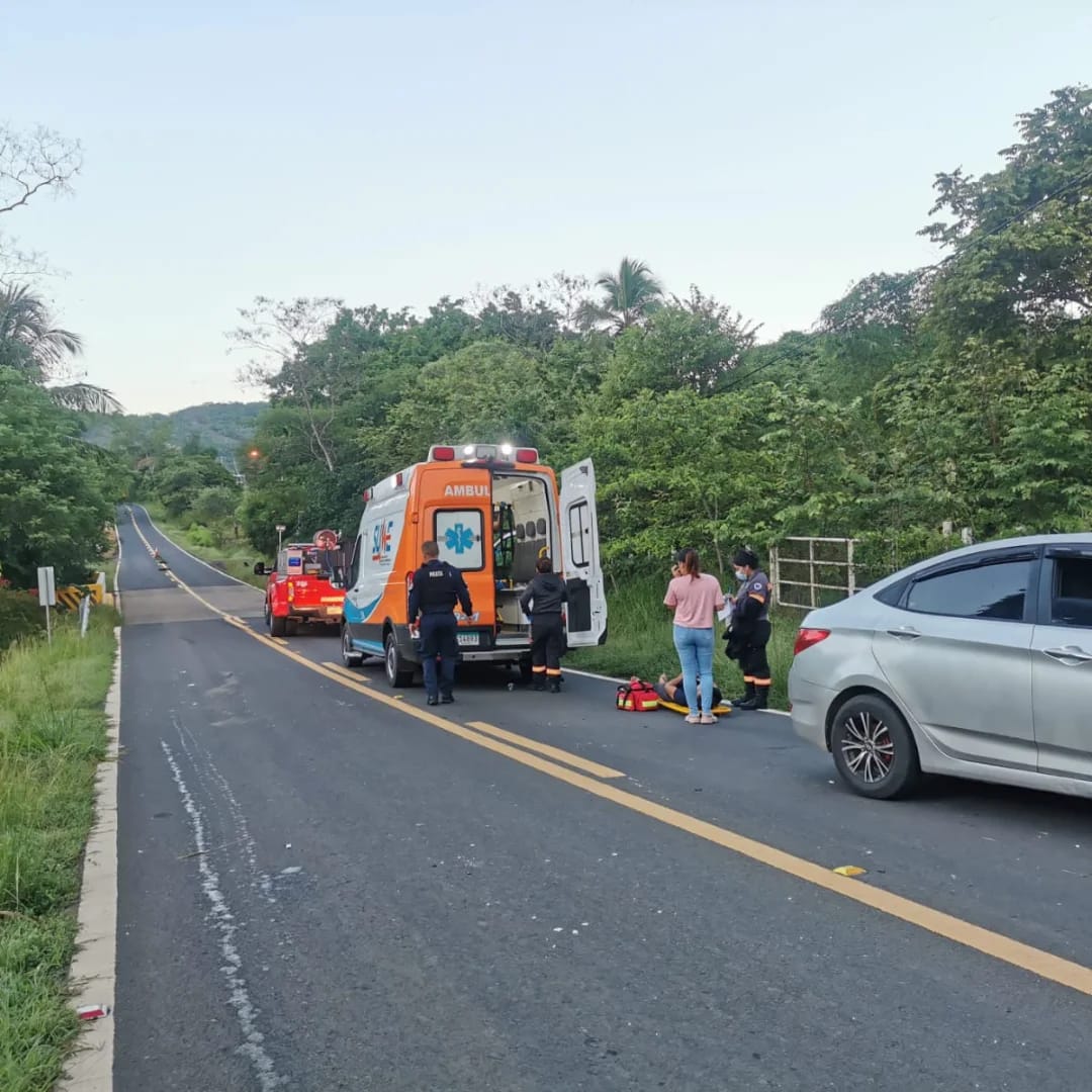 Emergencias Panamá (@sos_pty) on Twitter photo #Repost <a href="/SUME911/">SUME Panamá</a>
#Veraguas | En la mañana de este lunes se reporta que en Río Piña, vía Ponuga, nuestros paramédicos atienden a dos pacientes producto de colisión contra una vaca.
Se conoció que los afectados viajaban en una moto. Se trata de un hombre de 30 años de edad con #Repost <a href="/SUME911/">SUME Panamá</a>
#Veraguas | En la mañana de este lunes se reporta que en Río Piña, vía Ponuga, nuestros paramédicos atienden a dos pacientes producto de colisión contra una vaca.
Se conoció que los afectados viajaban en una moto. Se trata de un hombre de 30 años de edad con