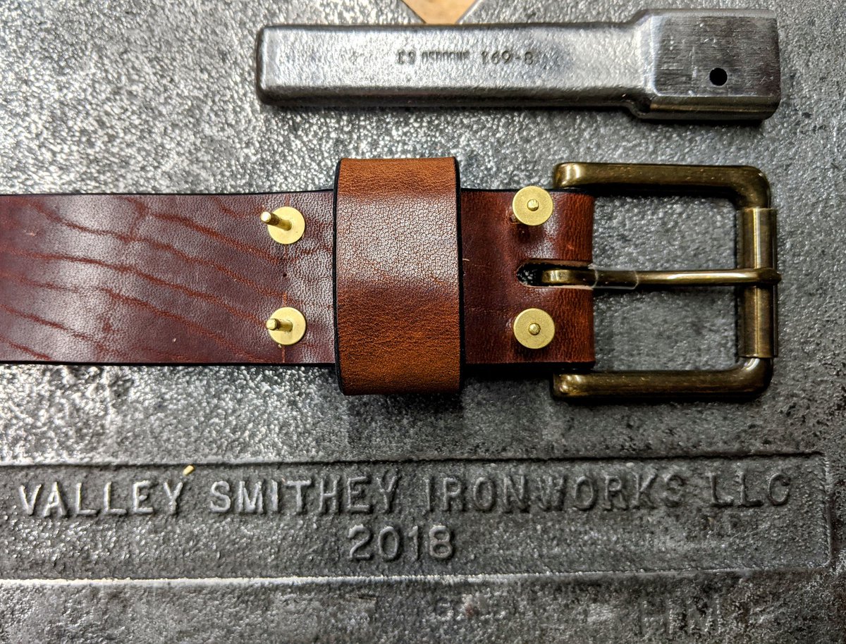 Horween leather belt just about finished. Putting on the brass rivets. 

#horween #leather #leatherceaft #madeinnorthcarolina #Rustic #handmade