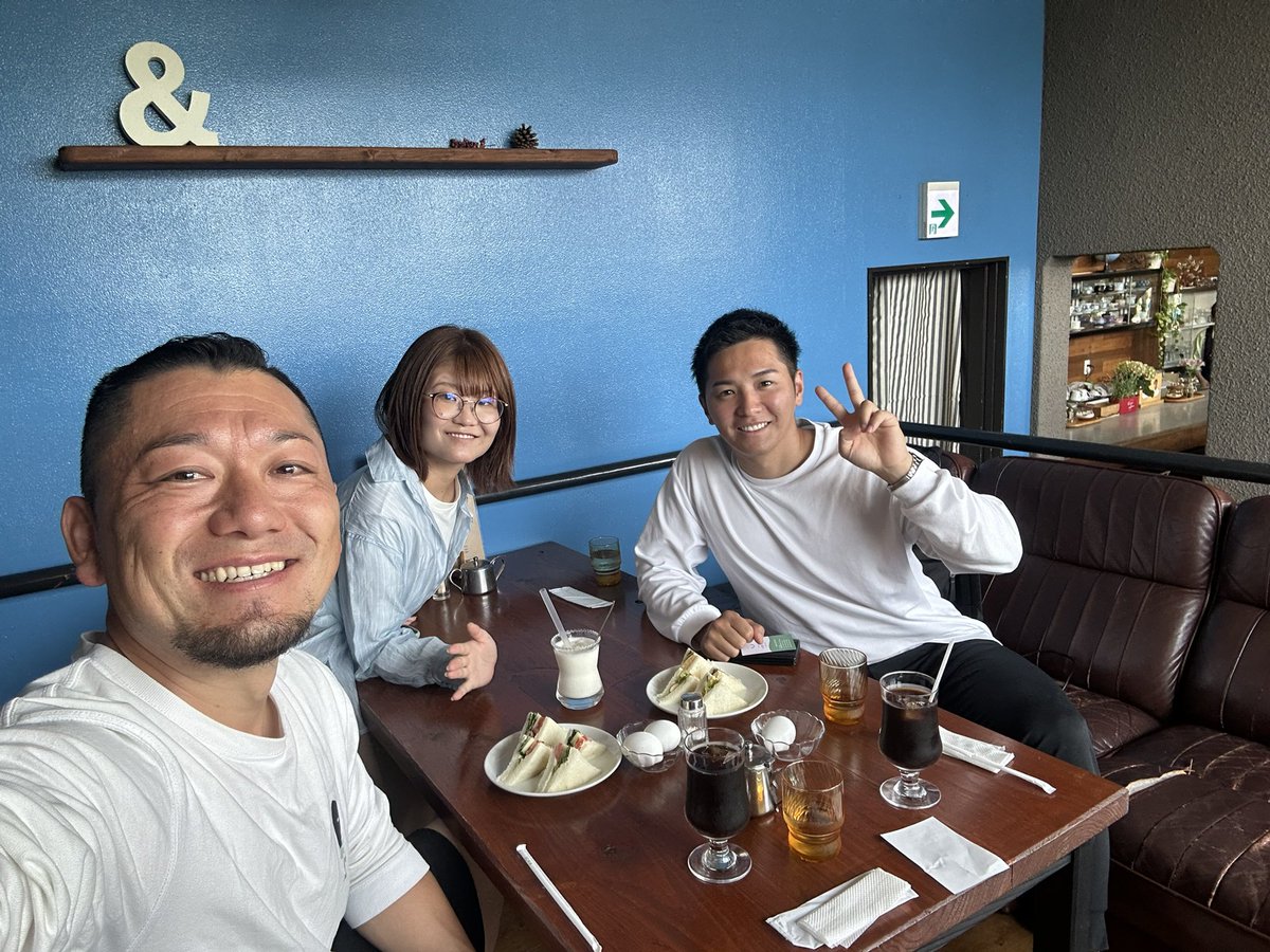 Unoport_863's tweet photo. ４８人目/３３３人
えだまめさん（@119_edamame ）とモーニング。ストリートドリームって聞いた事ありますか？岡山駅の周辺で夢とか目標とかインタビューしてる、あの動画です。
ひょんな事からハルさんもデビューしました‼️
６月中にはアップされるようなので楽しみです😆

フォローして待ってね😁👍🏾
https://t.co/CU6rSa6VkV