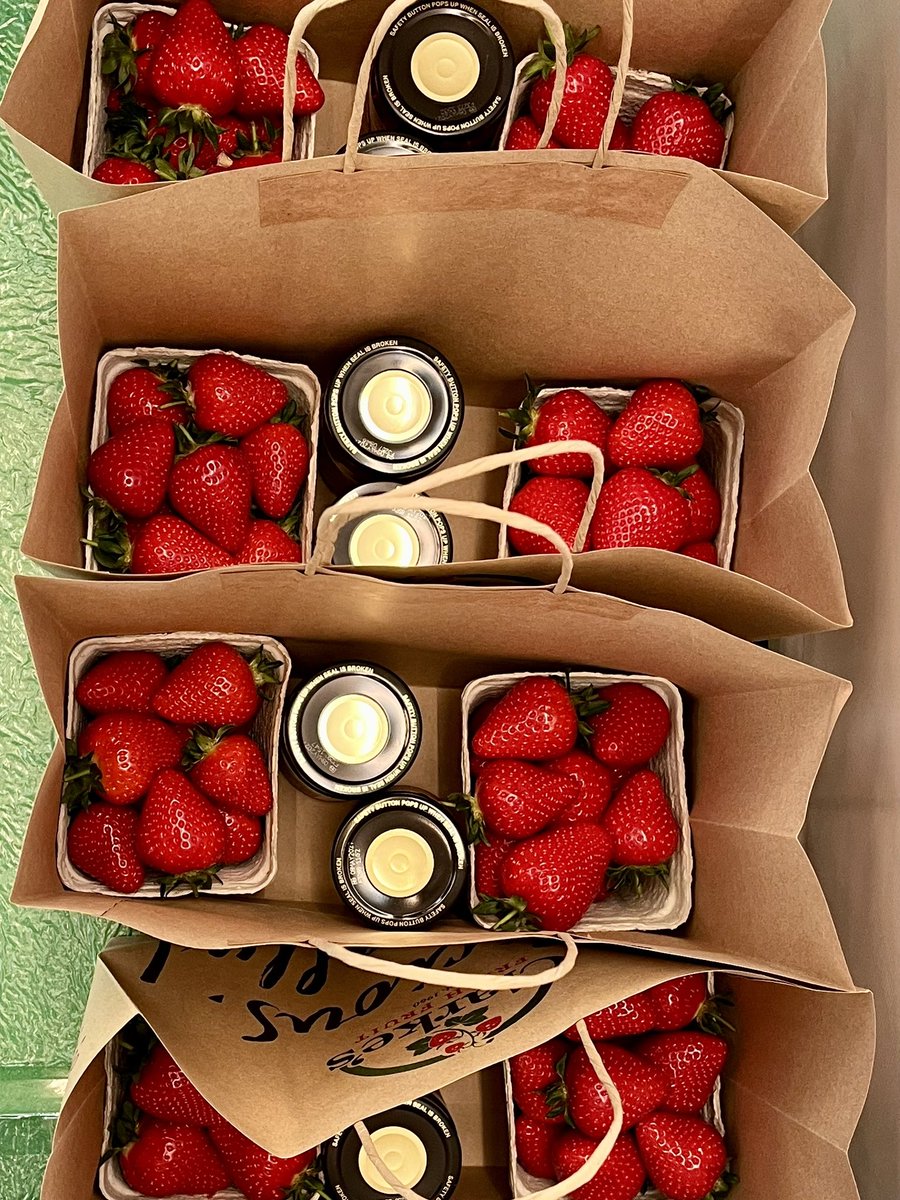 Enjoying our last and very busy day <a href="/BordBiaBloom/">Bloom</a> 🥹

#celebratestrawberryseason #tastethesummer
#irishstrawberries #DeliciousNaturally