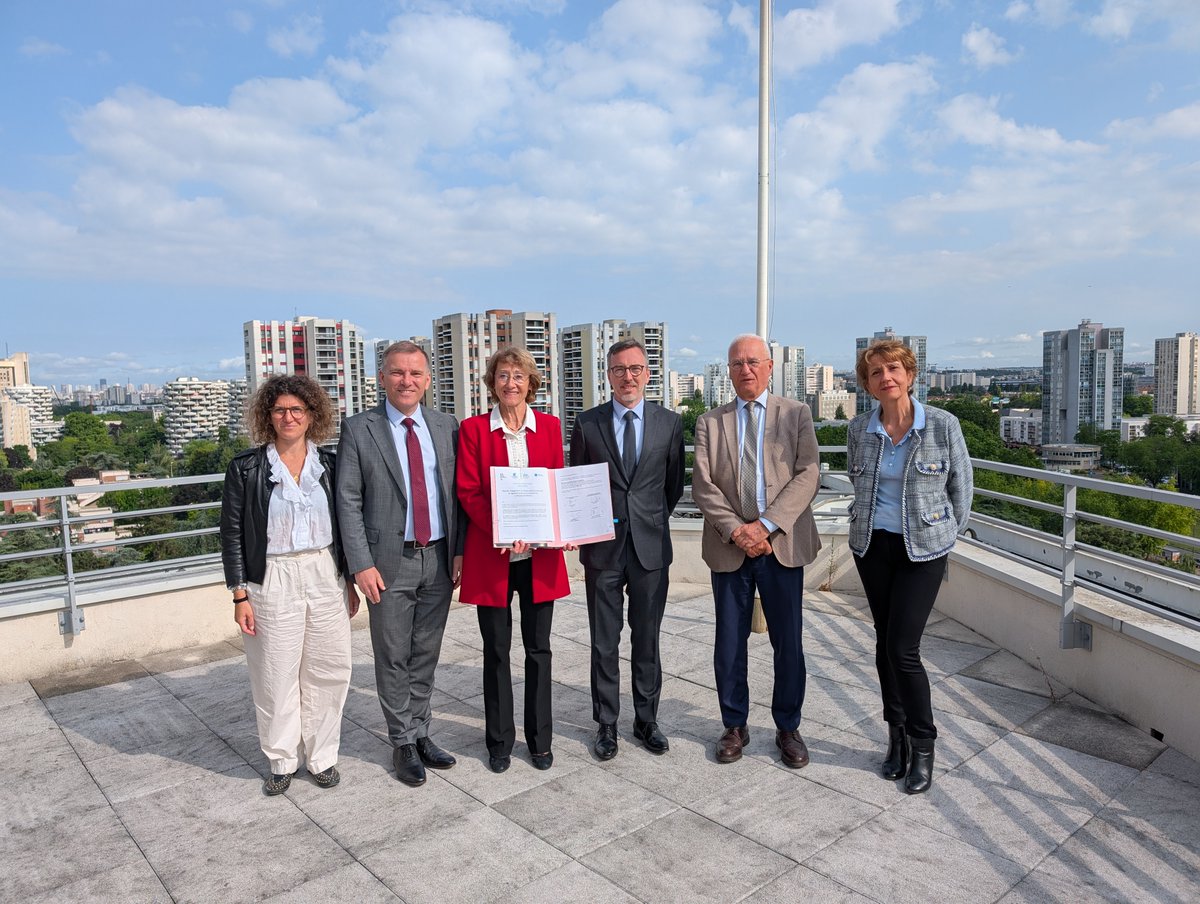 Préfet du Val-de-Marne (@prefet94) on Twitter photo #Logement | Ce matin, une étape importante a été franchie pour la commune du Perreux-sur-Marne.
Le @prefet94 Etienne Stoskopf, la maire Christel Royer, le président de Paris Est Marne & Bois <a href="/Ocapitanio94/">Olivier Capitanio</a> et le conseiller métropolitain <a href="/GrandParisMGP/">Métropole du Grand Paris</a> <a href="/GillesCarrez/">Gilles Carrez</a> ont signé le #Logement | Ce matin, une étape importante a été franchie pour la commune du Perreux-sur-Marne.
Le @prefet94 Etienne Stoskopf, la maire Christel Royer, le président de Paris Est Marne & Bois <a href="/Ocapitanio94/">Olivier Capitanio</a> et le conseiller métropolitain <a href="/GrandParisMGP/">Métropole du Grand Paris</a> <a href="/GillesCarrez/">Gilles Carrez</a> ont signé le
