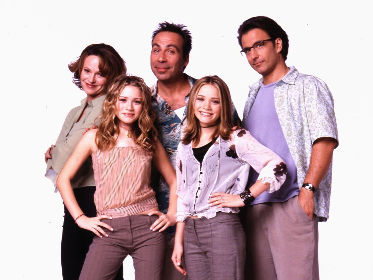 k50cullen's tweet image. In 2001 and 24 Years Ago, #SoLittleTime premiered on Fox Family (@FreeformTV) on this day RT and Like if you remember this show. (@imMKOlsen, #AshleyOlsen, #ClareCarey, @EricLutes, #JesseHead, #TaylorNegron, #NatashaWilliams, #EricCohen, @TonyaHurley, #RobertThorne, @BlutmanMark)