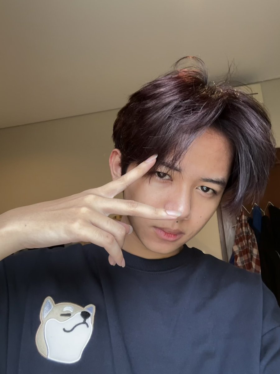 sxrayennn's tweet photo. akhirnya ngegelapin rambut setelah 9 bulan warna merah🤩 https://t.co/yc4H9QkIcu