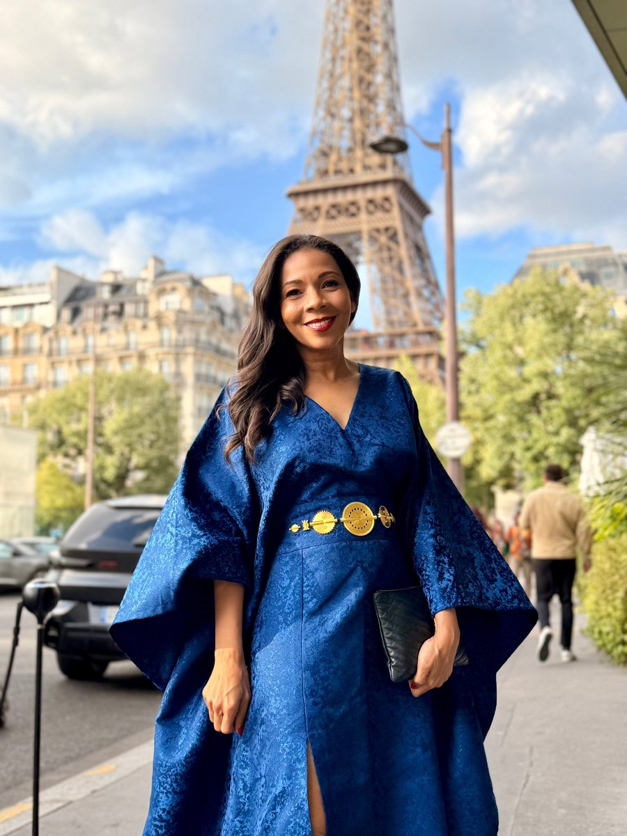 africatechie's tweet image. I had an unbelievable few days in Paris for #MboaParis (with a short stop at Place de la Republique 😉 ) I love spending time with our 🇨🇲 people. The energy, the optimism, the commitment, the talent! You can’t help but be inspired, to want to keep fighting! 

We might not all…